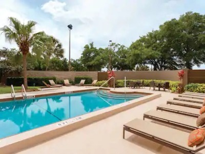 outdoor pool - hotel embassy suites hilton intl drv icon park - orlando, united states of america