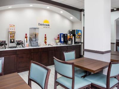 breakfast room - hotel days inn and suites orlando airport - orlando, united states of america