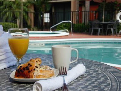breakfast room 1 - hotel days inn and suites orlando airport - orlando, united states of america