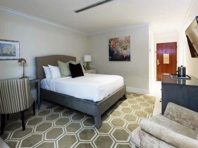 bedroom - hotel cincinnatian, curio collection by hilton - cincinnati, united states of america