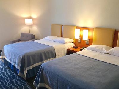 bedroom 1 - hotel days inn and suites cincinnati north - cincinnati, united states of america
