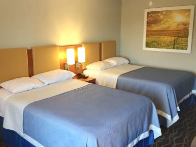 bedroom 2 - hotel days inn and suites cincinnati north - cincinnati, united states of america