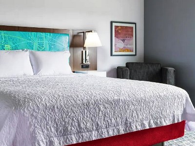 bedroom - hotel hampton inn and suites cincinnati west - cincinnati, united states of america