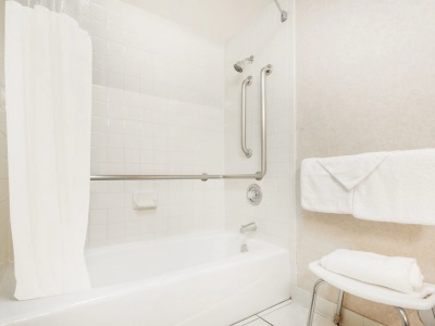 bathroom - hotel days inn by wyndham amarillo east - amarillo, united states of america