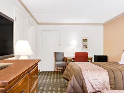 bedroom - hotel days inn by wyndham birmingham/west - birmingham, alabama, united states of america