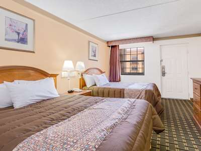 bedroom 1 - hotel days inn by wyndham birmingham/west - birmingham, alabama, united states of america