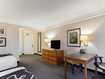 bedroom 2 - hotel la quinta inn n ste birmingham homewood - birmingham, alabama, united states of america