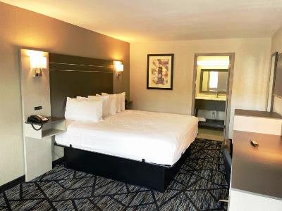 bedroom 2 - hotel baymont by wyndham dothan - dothan, united states of america