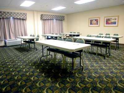 conference room - hotel hampton inn birmingham i-65 lakeshore dr - homewood, united states of america