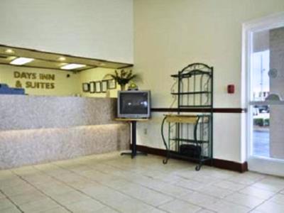 lobby - hotel days inn and suites by wyndham mobile - mobile, united states of america
