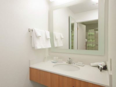 bathroom - hotel springhill suites phoenix fashion center - chandler, arizona, united states of america