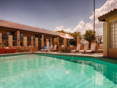 outdoor pool - hotel best western a wayfarer's inn and suites - kingman, united states of america