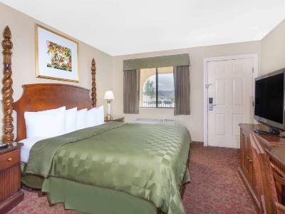 bedroom 1 - hotel days inn by wyndham kingman east - kingman, united states of america