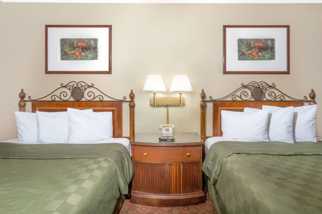 bedroom 2 - hotel days inn by wyndham kingman east - kingman, united states of america