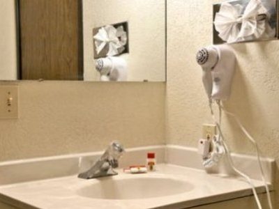 bathroom - hotel super 8 lake havasu city - lake havasu city, united states of america