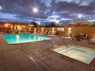outdoor pool - hotel courtyard phoenix mesa gateway airport - mesa, united states of america