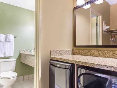 bathroom - hotel days hotel by wyndham mesa near phoenix - mesa, united states of america