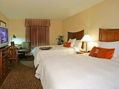 bedroom - hotel hampton inn and suites phoenix surprise - surprise, united states of america