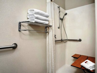 bathroom - hotel travelodge by wyndham yuma - yuma, united states of america