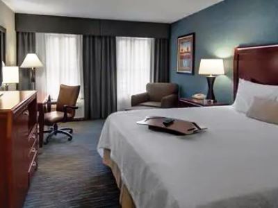 bedroom 1 - hotel hampton inn and suites agoura hills - agoura hills, united states of america