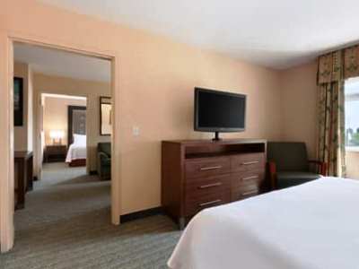bedroom 1 - hotel homewood suites sfo airport north - brisbane, united states of america