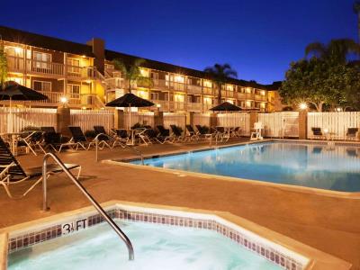 outdoor pool - hotel ramada wyndham costa mesa/newport beach - costa mesa, california, united states of america