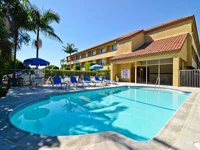 outdoor pool - hotel best western plus newport mesa inn - costa mesa, california, united states of america