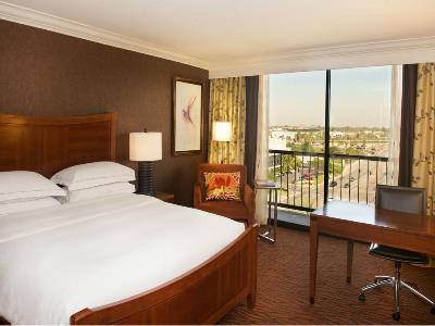 bedroom - hotel hilton orange county/costa mesa - costa mesa, california, united states of america