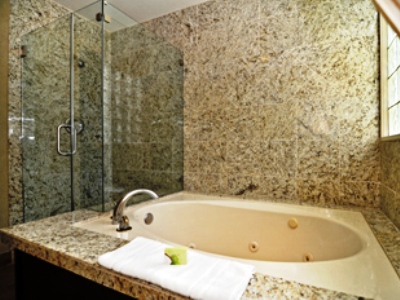 bathroom - hotel best western plus palm court - davis, united states of america