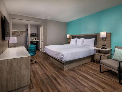 bedroom - hotel travelodge by wyndham lax - el segundo, united states of america