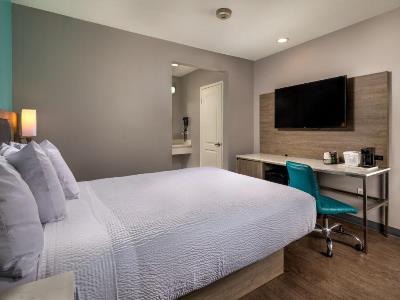 bedroom 1 - hotel travelodge by wyndham lax - el segundo, united states of america