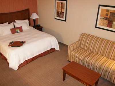 bedroom 1 - hotel hampton inn and suites folsom - folsom, united states of america