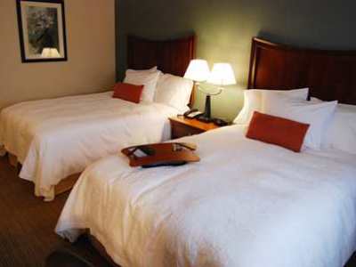 bedroom 3 - hotel hampton inn and suites folsom - folsom, united states of america