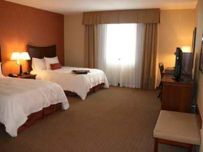 bedroom 4 - hotel hampton inn and suites folsom - folsom, united states of america