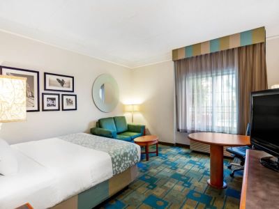 bedroom 1 - hotel la quinta inn n suites silicon valley - fremont, california, united states of america