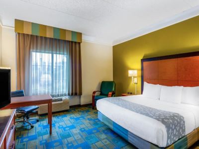 bedroom 2 - hotel la quinta inn n suites silicon valley - fremont, california, united states of america