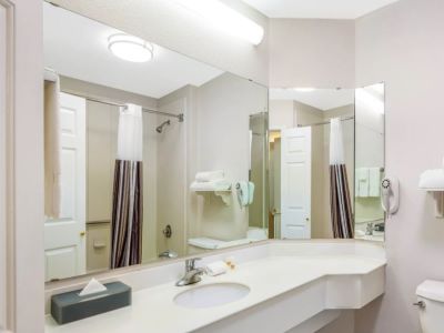bathroom - hotel la quinta inn n suites silicon valley - fremont, california, united states of america