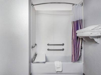 bathroom 1 - hotel la quinta inn n suites silicon valley - fremont, california, united states of america