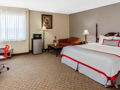 bedroom 2 - hotel ramada plaza garden grove - garden grove, united states of america