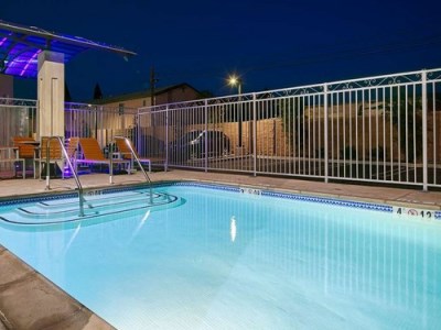 outdoor pool - hotel best western plus gardena inn and suites - gardena, united states of america