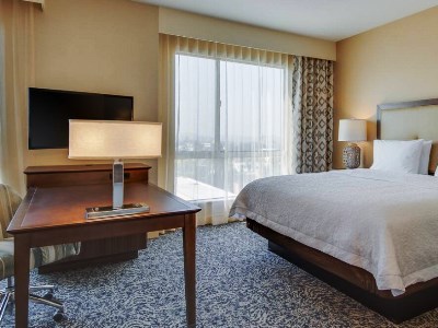 bedroom - hotel hampton inn suite los angeles - glendale - glendale, california, united states of america