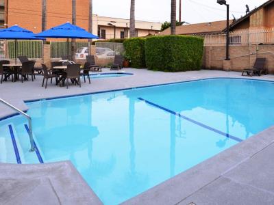 outdoor pool - hotel best western airpark - inglewood, united states of america