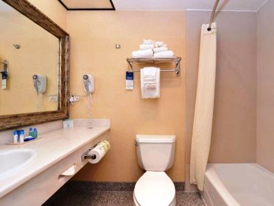bathroom - hotel best western airpark - inglewood, united states of america