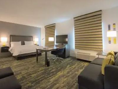 bedroom - hotel hampton inn suites orange county airport - irvine, united states of america