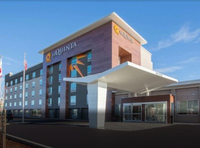 exterior view - hotel la quinta inn and suites madera - madera, united states of america
