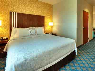 bedroom 1 - hotel fairfield inn and suites sfo airport - millbrae, united states of america