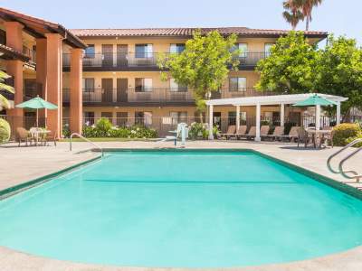 outdoor pool - hotel days inn by wyndham san jose milpitas - milpitas, united states of america