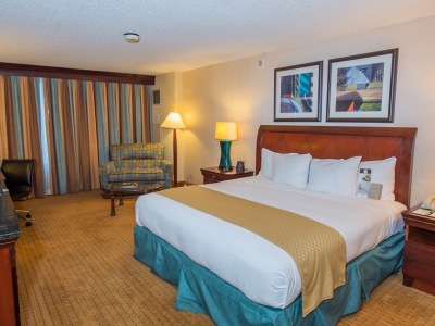 bedroom 1 - hotel doubletree by hilton modesto - modesto, united states of america