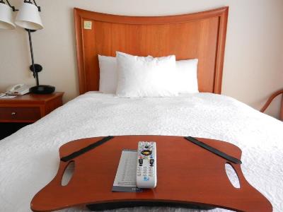 bedroom - hotel hampton inn norco-corona-eastvale - norco, united states of america