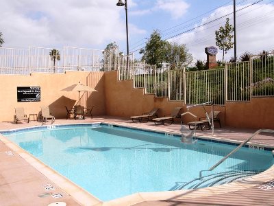 outdoor pool - hotel hampton inn norco-corona-eastvale - norco, united states of america